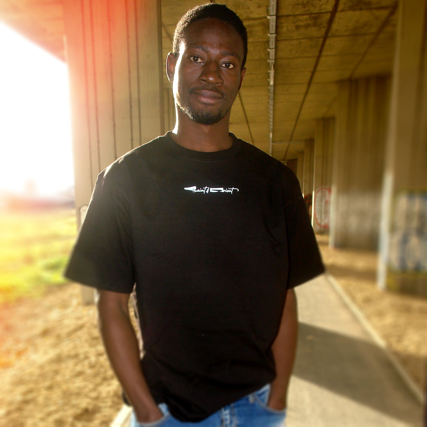 Saint&Orient black t-shirt with minimal front logo