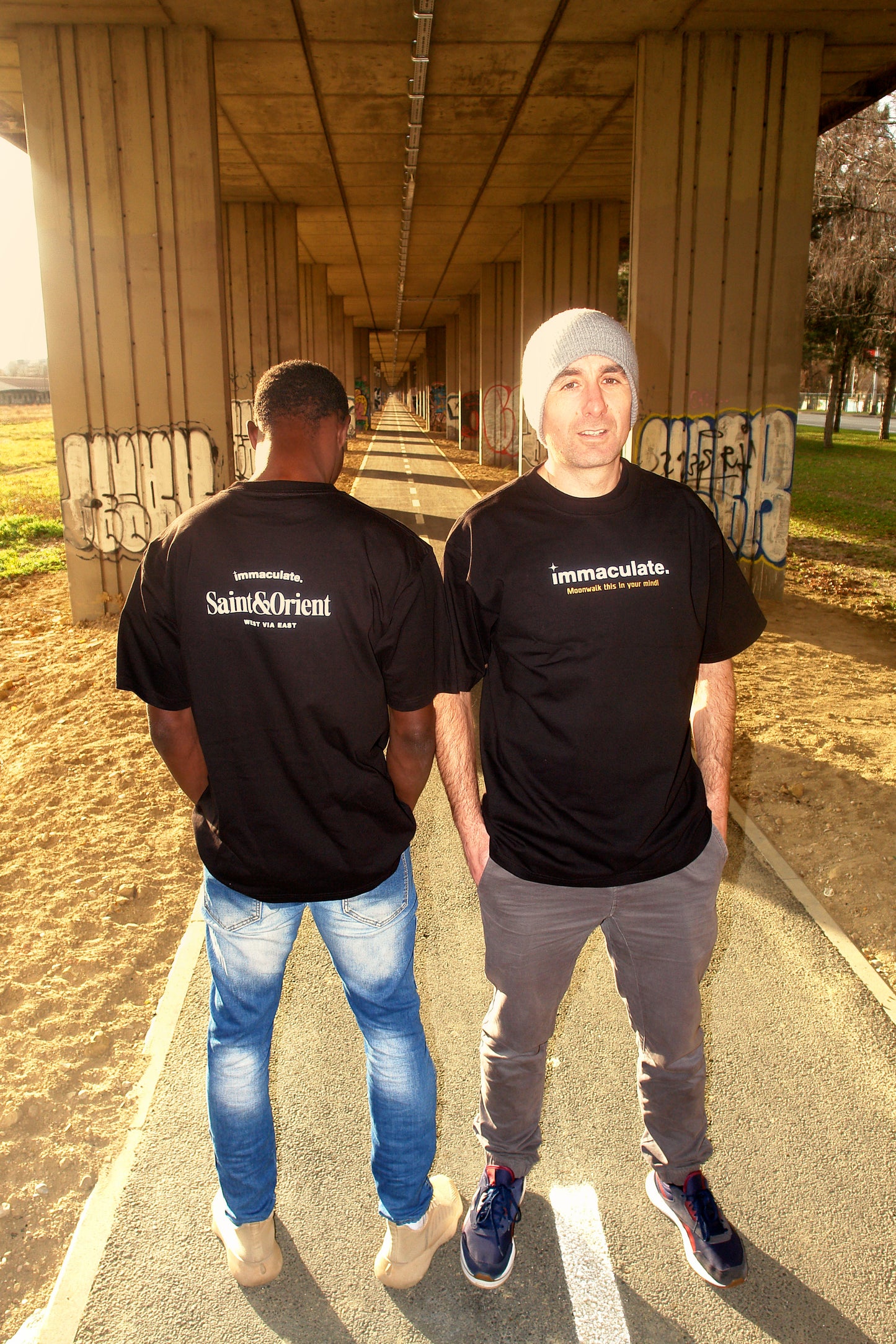 Saint&Orient black t-shirt with minimal front logo